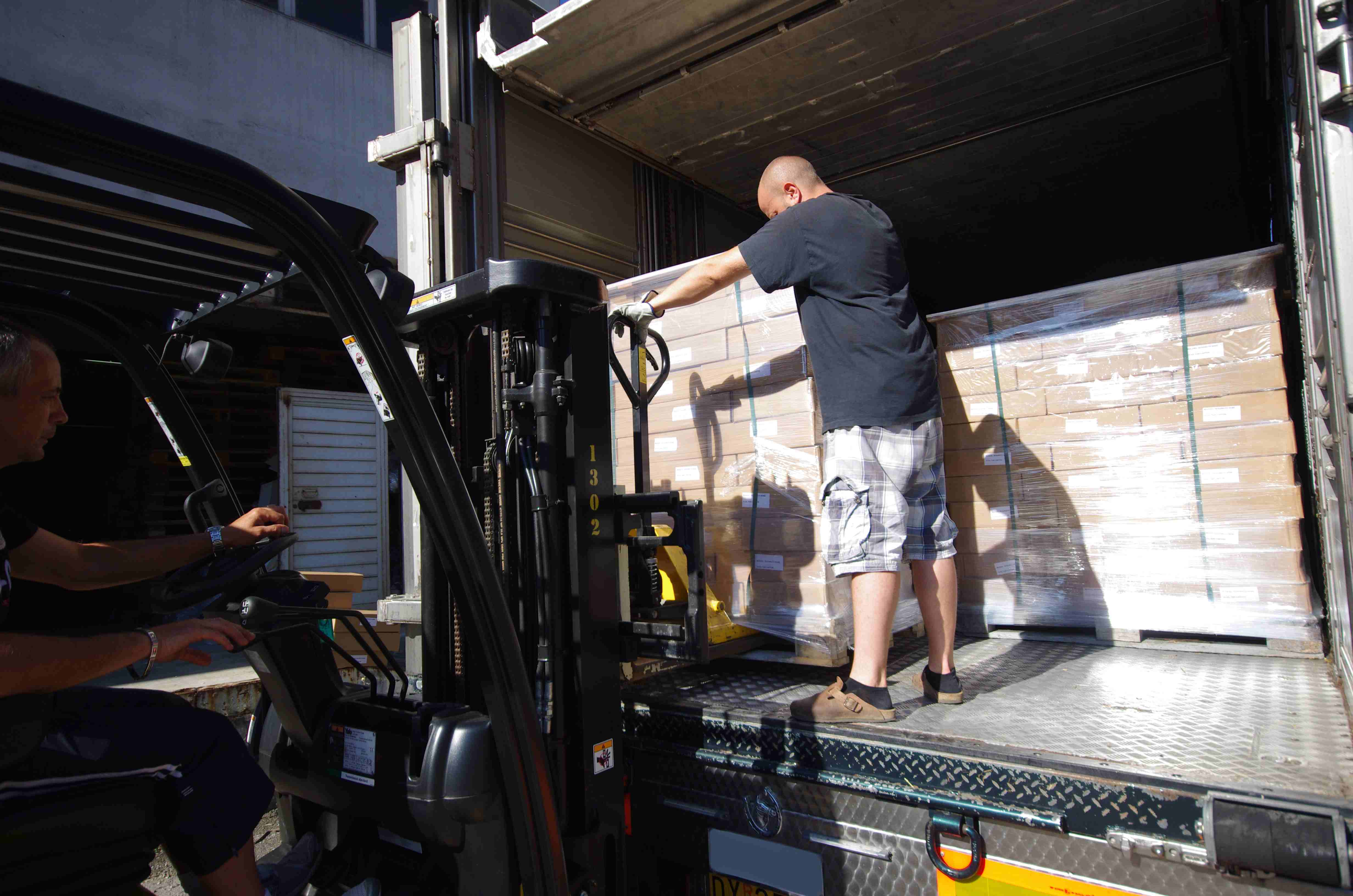 transport logistique – déchargement de camion
